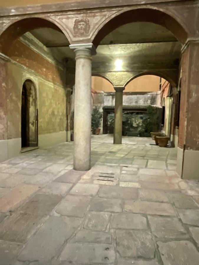 Apartment In 3 Minutes From Duomo Ingresso Via Dei Piatti 米兰 外观 照片