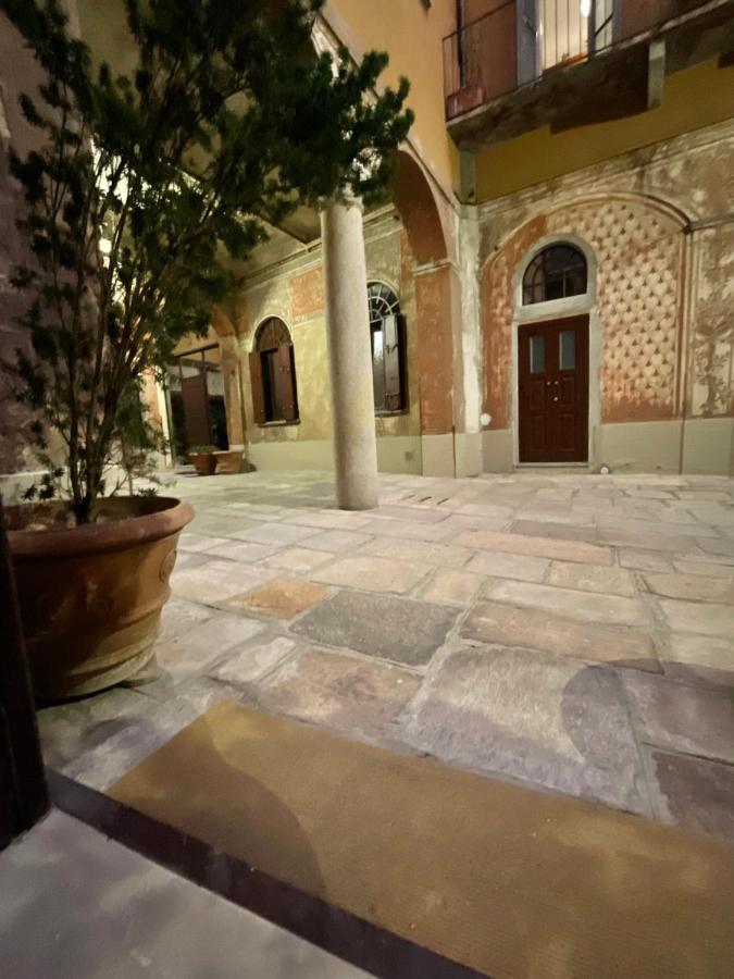Apartment In 3 Minutes From Duomo Ingresso Via Dei Piatti 米兰 外观 照片